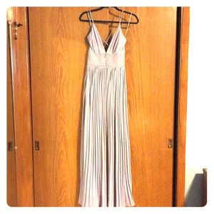 Lulu’s light grey-blue dress